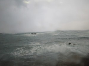 JR山陰本線 出雲市～益田 外は大荒れで波が高いです