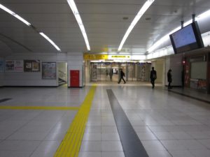 JR埼京線 新宿駅 東口 改札を出たところ ここは地下1階です