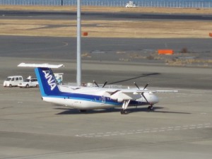 ボンバルディアDHC8-Q300 羽田空港にて
