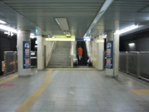東京メトロ東西線 日本橋駅 呉服橋出口への階段