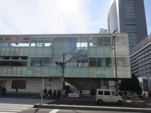 JR埼京線 新宿駅 南口改札を出たところ 甲州街道を挟んで反対側にバスタ新宿があります