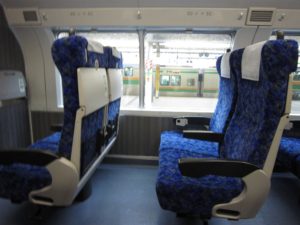 E231系 グリーン車のシート 東京駅にて