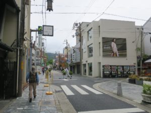 三条通り 近鉄奈良駅へはここで左折します