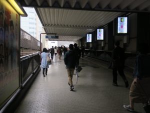阪急神戸線 梅田駅 3階改札口とJR大阪駅を結ぶ橋