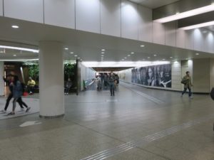阪急神戸線 梅田駅 阪急百貨店と3階改札口とを結ぶムービングウォーク