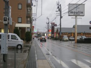 徳島バス 富岡 バス停留所付近 バス停はコメダ珈琲店の近くにあります