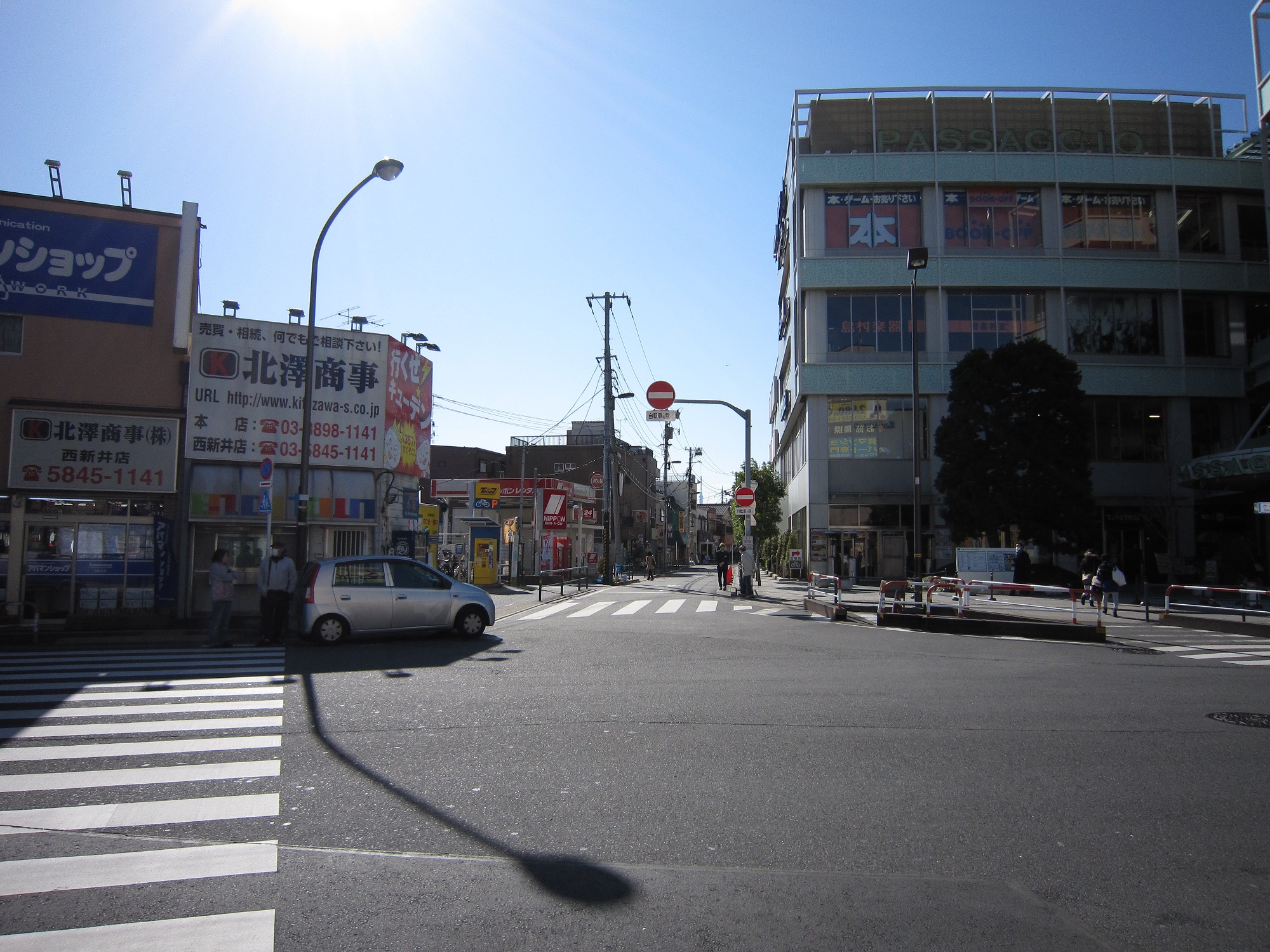 東武伊勢崎線 西新井駅 駅前ロータリー 大師温泉 THE SPA 西新井は、写真右側のビルのすぐ裏にあります