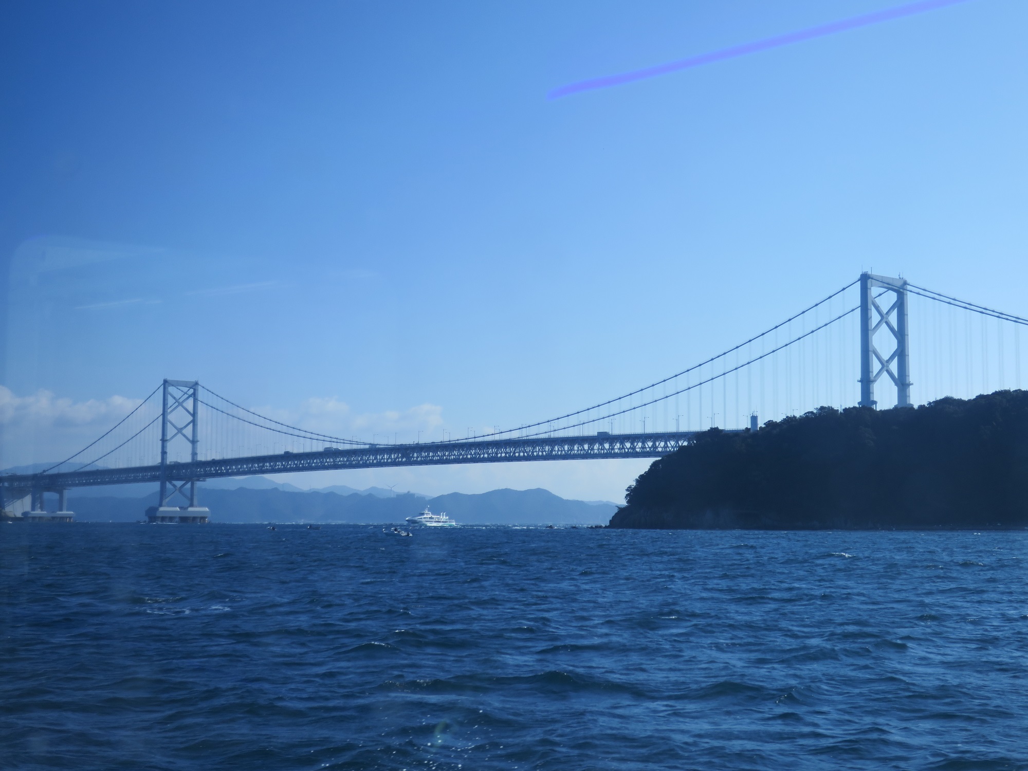 鳴門観光汽船 水中観潮船 アクアエディ号 大鳴門橋が見えてきました