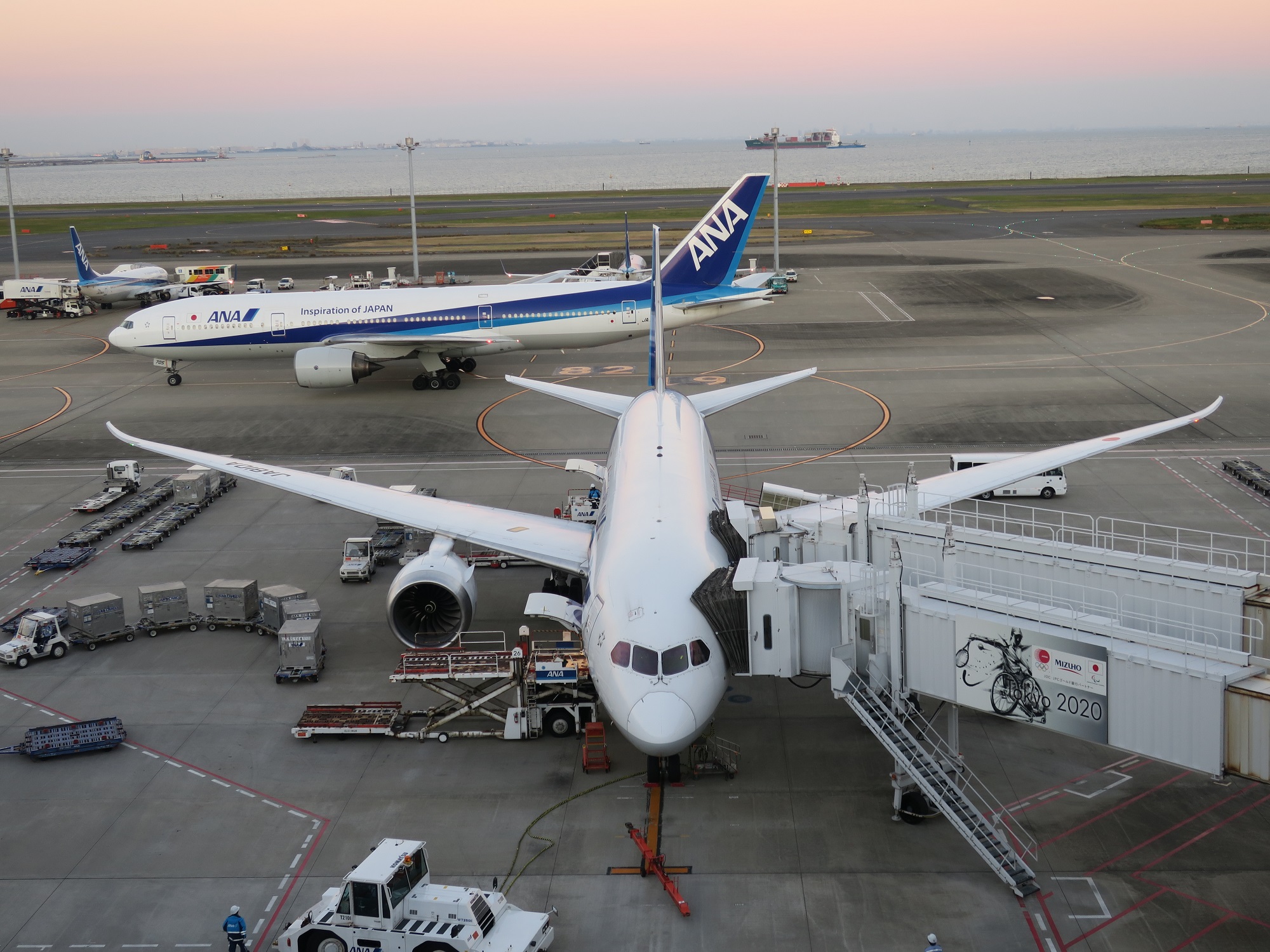 B787とB777-200 羽田空港にて撮影 Canon PowerShot G9Xで撮影