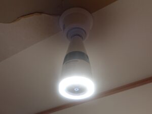 SHARP IG-KTA20-W プラズマクラスターイオン発生器 本体をLEDを点灯させたところ